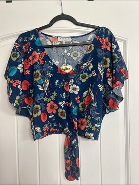 Hayden NWT Navy Floral Tie-Front Crop Top with Coral & Teal Accents / Size Small